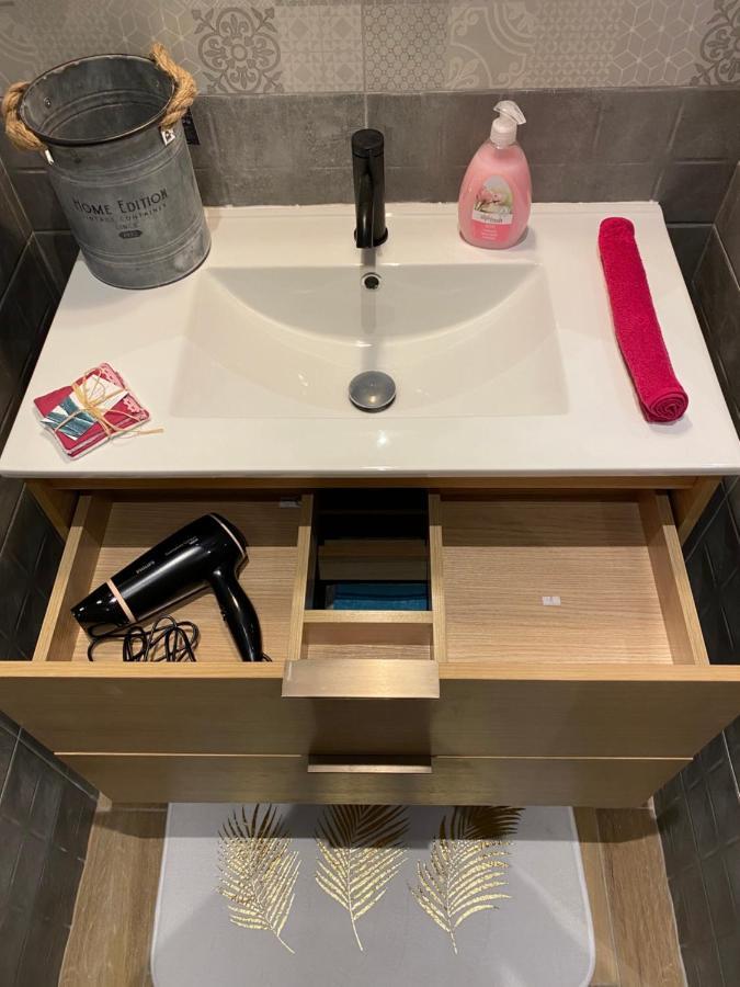Appartement 50M2 Centre Marche Wifi Tribunal Драгинян Екстериор снимка